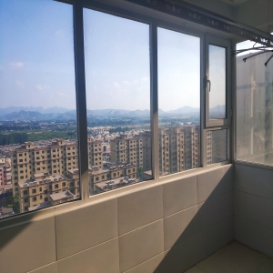 52w 皇庭港湾小高层, 送储藏室。