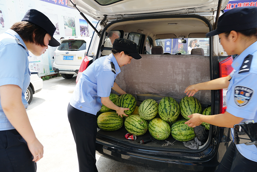 致敬劳动 情系盛夏 花园派出所邀您做“吃瓜群众”！(图2)