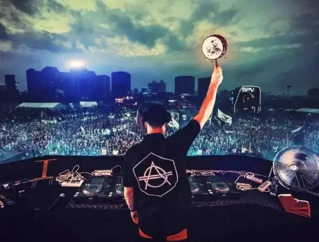 十天十夜全免单！2020莱芜福泽家园啤酒龙虾电音Party8月28日盛大开幕，带上手机免... (图5)