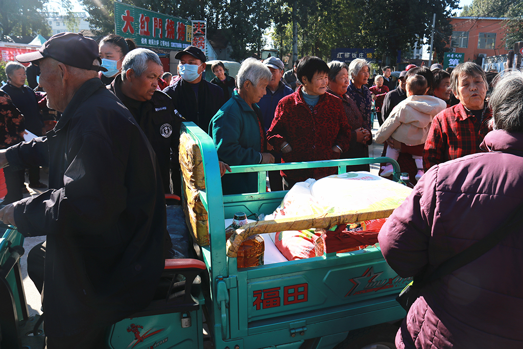 “爱满重阳节，情暖老人心”兴宇集团＆宇航地产为北孝义老人送温暖(图5)