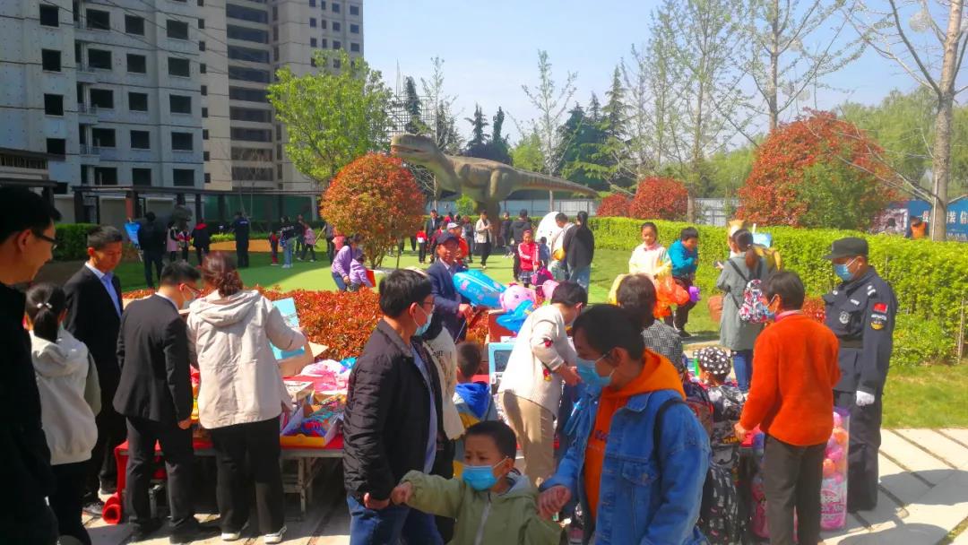 中洋·悦澜府 | 五一游玩好去处！奇幻恐龙展震撼来袭!(图8)