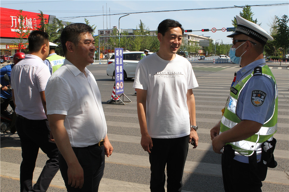玉龙湾炎炎夏日送清凉，慰问莱芜交警及考场安保执勤人员，助力高考！(图14)