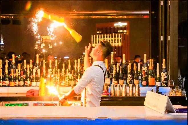 鸡尾酒夜购趴丨11月6日凤栖台VIP客户专属夜购会，A Colorful Happy Hour！(图5)