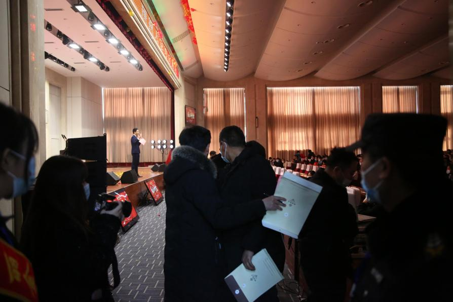 喜报 | 锦绣德宝首开大捷,2小时劲销1亿,引燃钢城抢房盛况!(图13)