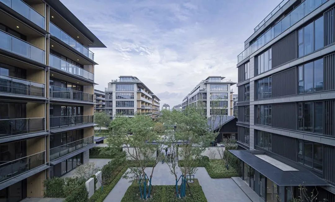 蓝城·鳯起玉鳴|风靡杭州的“现象级”Trees Villa城市叠墅,即将首映莱芜(图6)